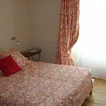 Les Orangeries 3* לוסאק-לה-שאטו
