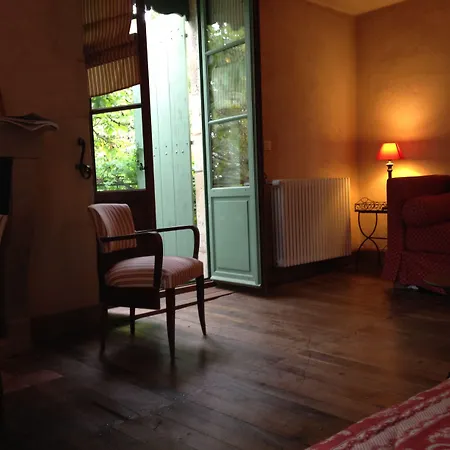 Les Orangeries Люсак-ле-Шато