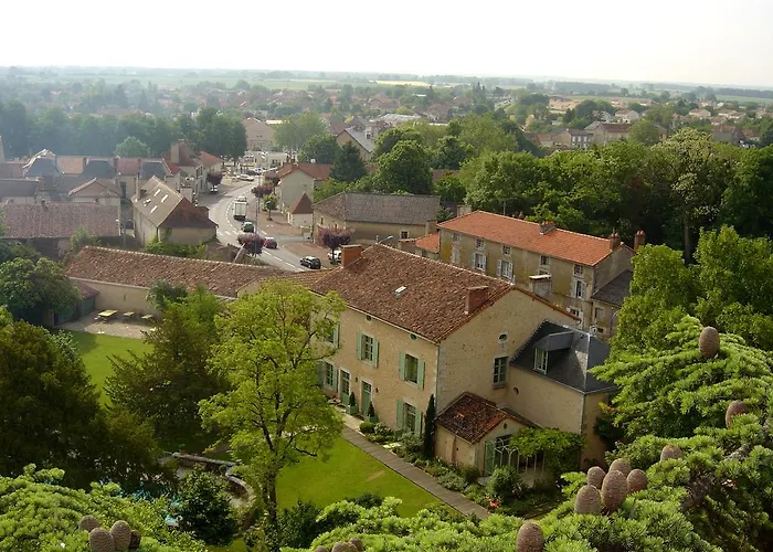 Les Orangeries Lussac-les-Chateaux